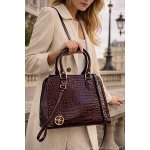 Stauer Croc Embossed Brown Patent Crossbody Bag Gold Medallion Classic